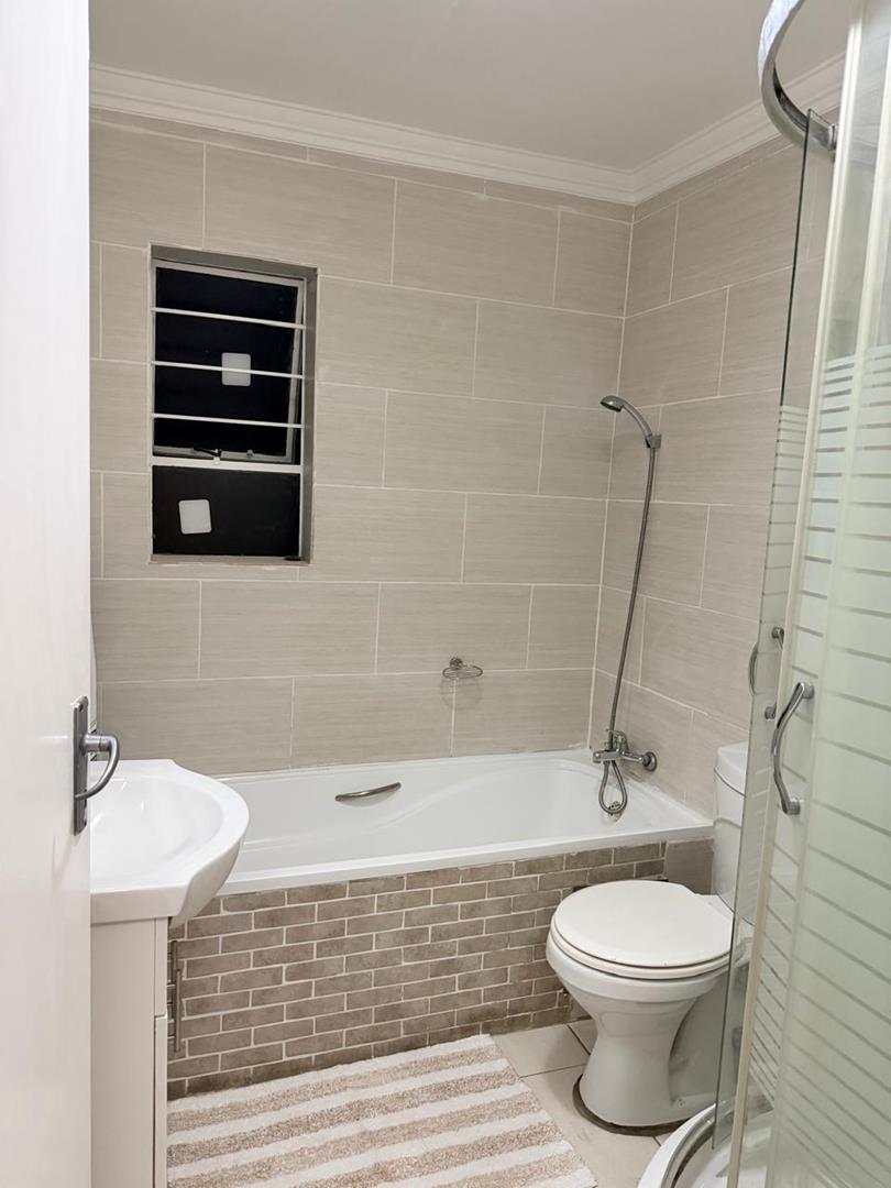 2 Bedroom Property for Sale in Benmore Gardens Gauteng