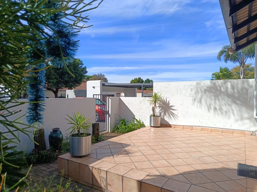1 Bedroom Property for Sale in Weltevreden Park Gauteng