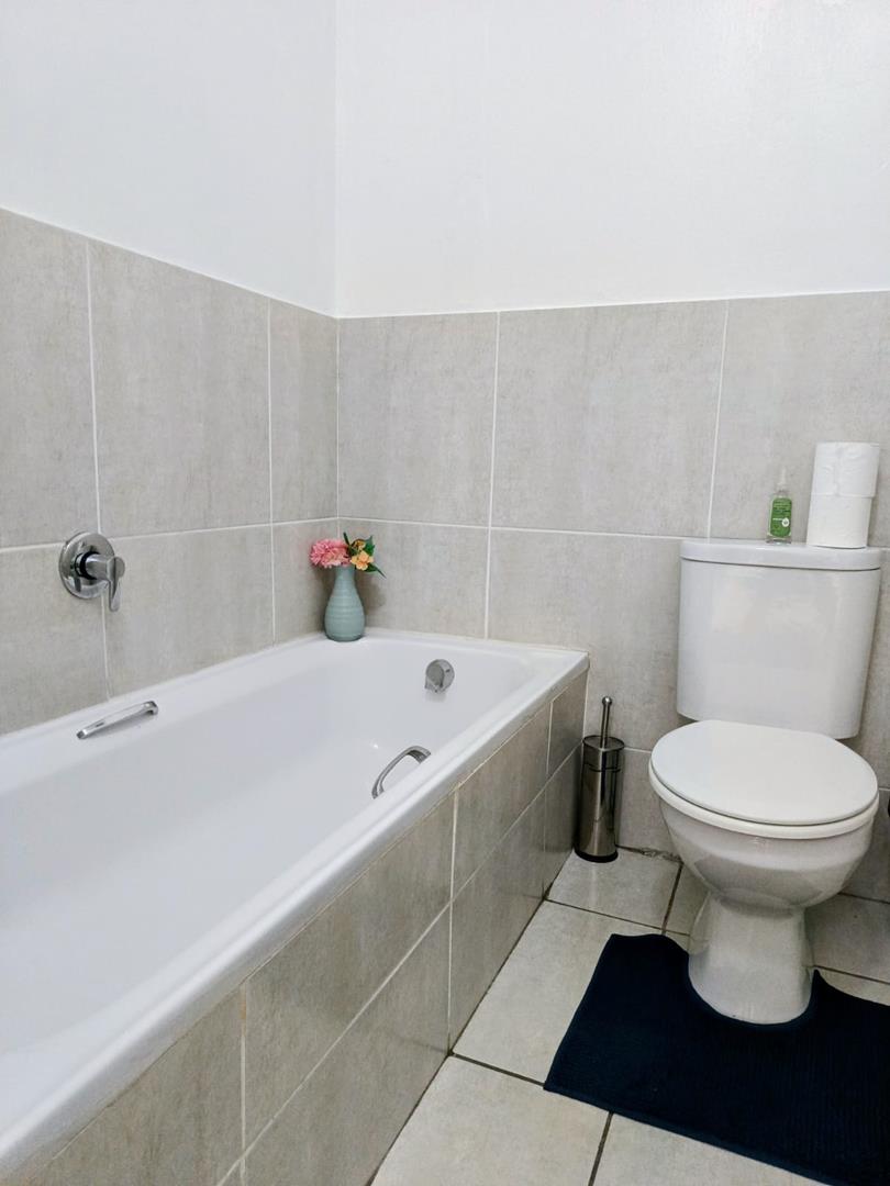 2 Bedroom Property for Sale in Floracliffe Gauteng