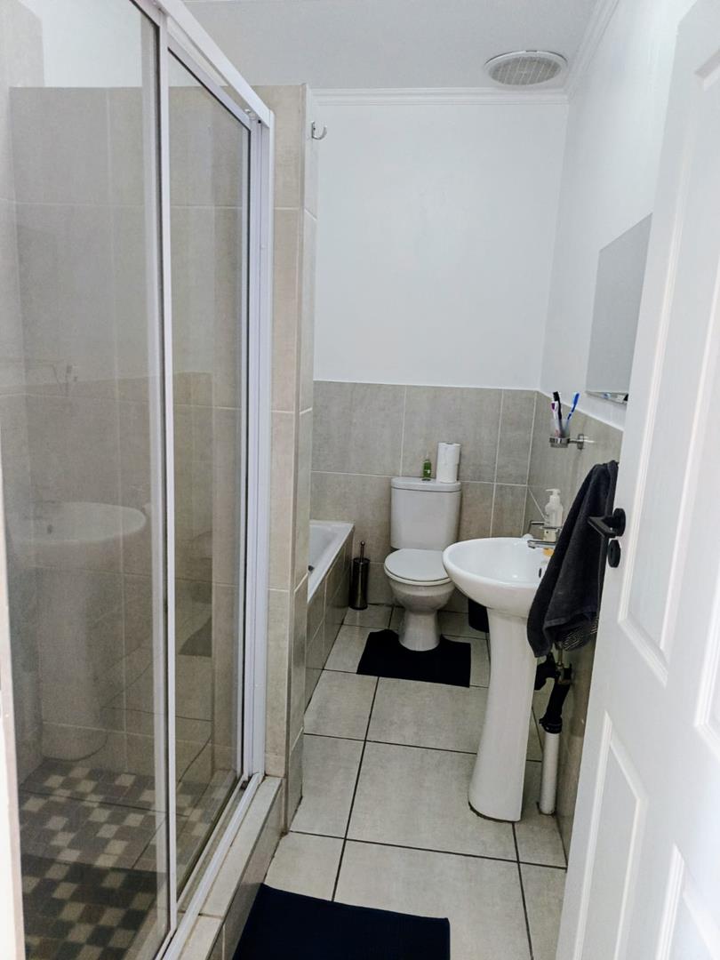 2 Bedroom Property for Sale in Floracliffe Gauteng
