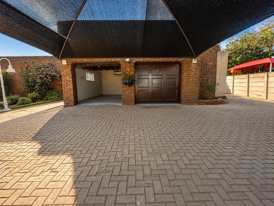4 Bedroom Property for Sale in Brackenhurst Gauteng