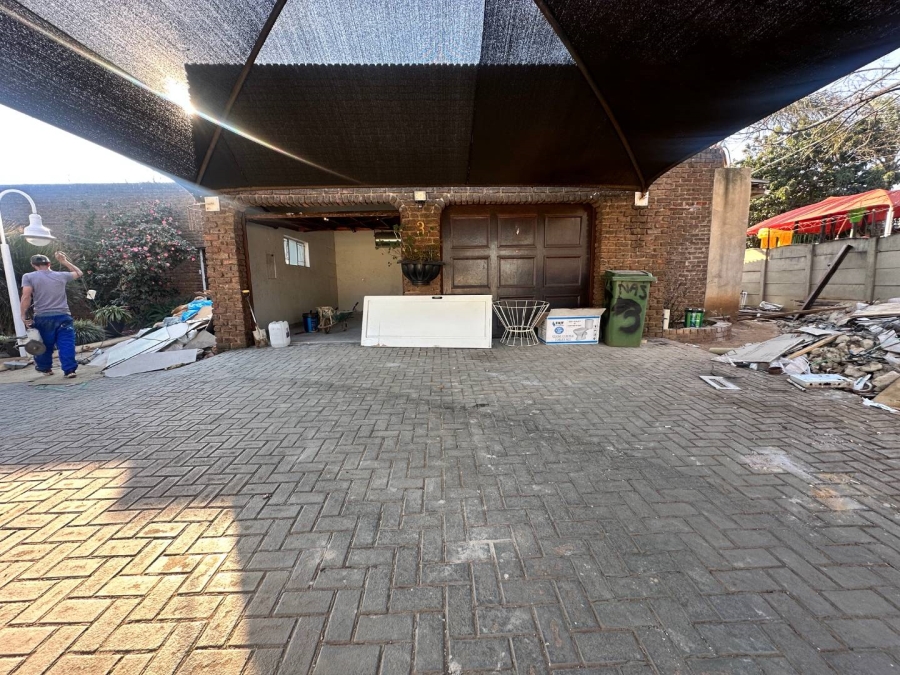 4 Bedroom Property for Sale in Brackenhurst Gauteng