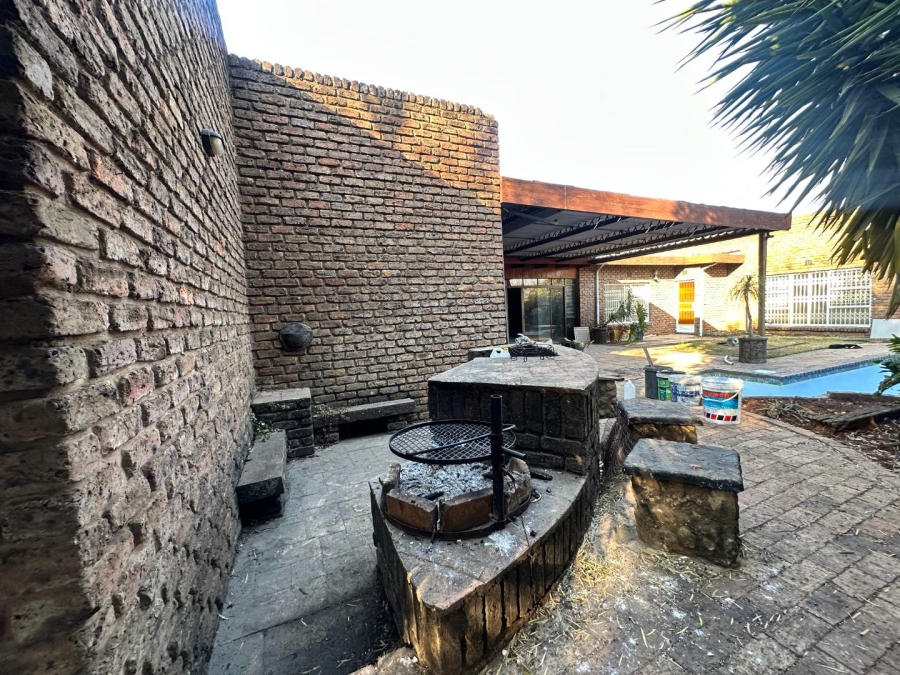 4 Bedroom Property for Sale in Brackenhurst Gauteng