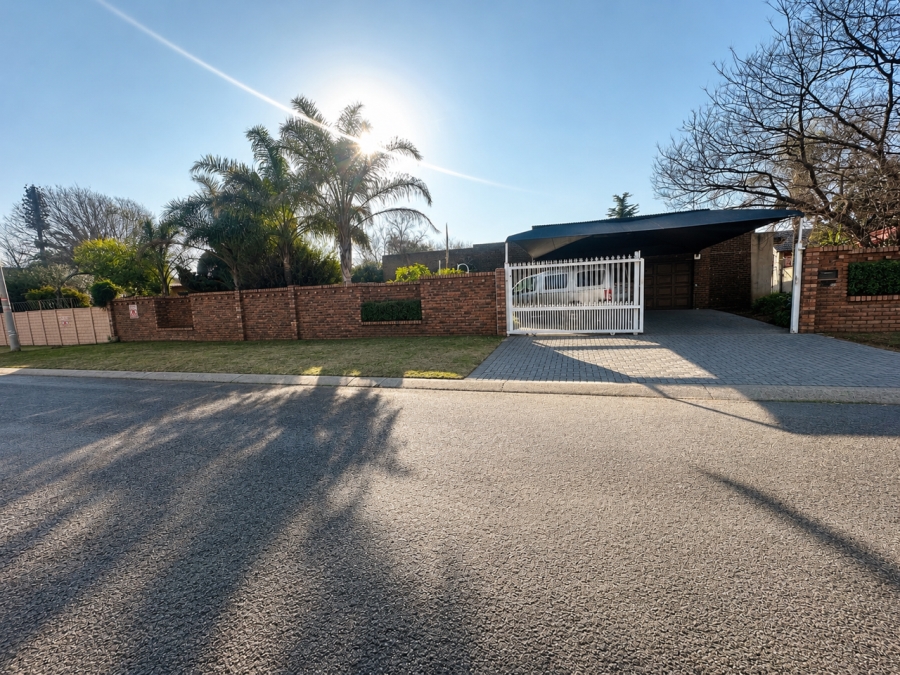 4 Bedroom Property for Sale in Brackenhurst Gauteng