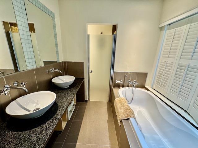 To Let 2 Bedroom Property for Rent in Benmore Gauteng