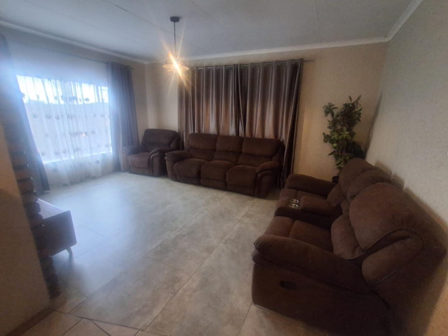3 Bedroom Property for Sale in Mulbarton Gauteng