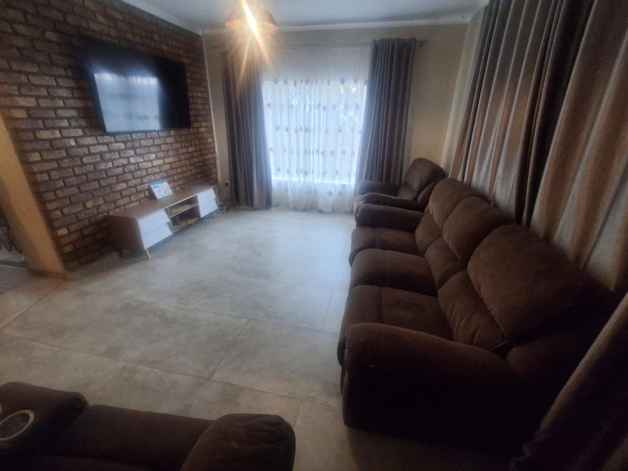3 Bedroom Property for Sale in Mulbarton Gauteng