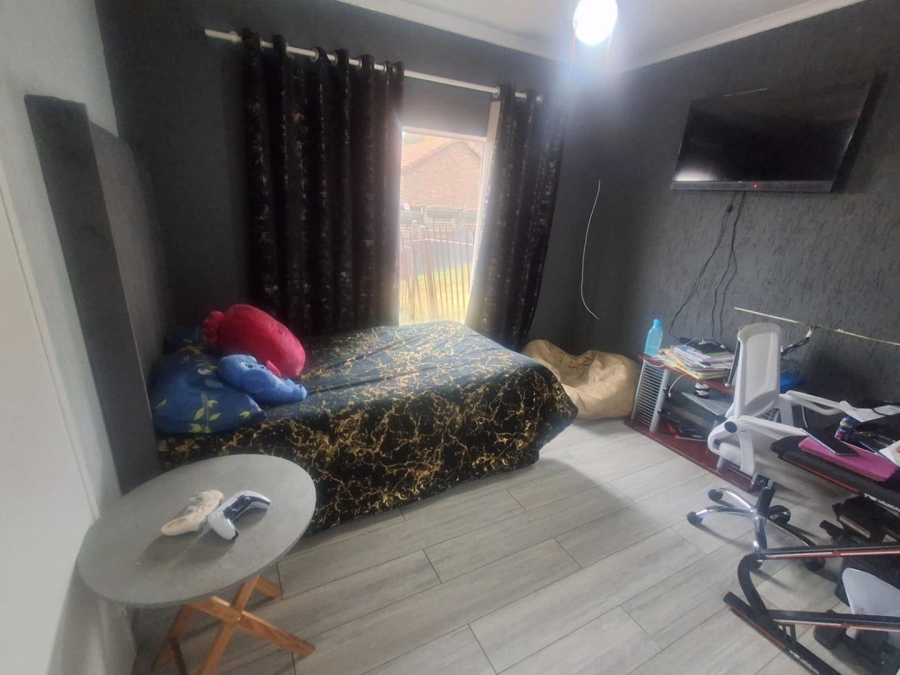 3 Bedroom Property for Sale in Mulbarton Gauteng