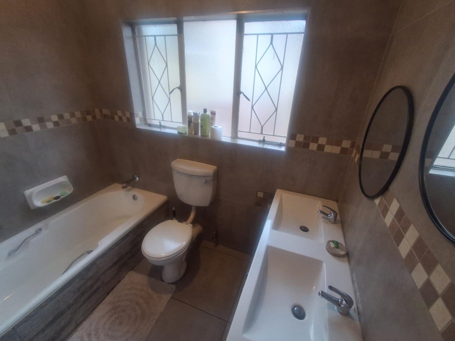 3 Bedroom Property for Sale in Mulbarton Gauteng