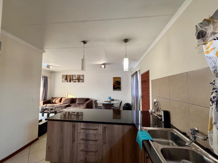 2 Bedroom Property for Sale in Monavoni Gauteng