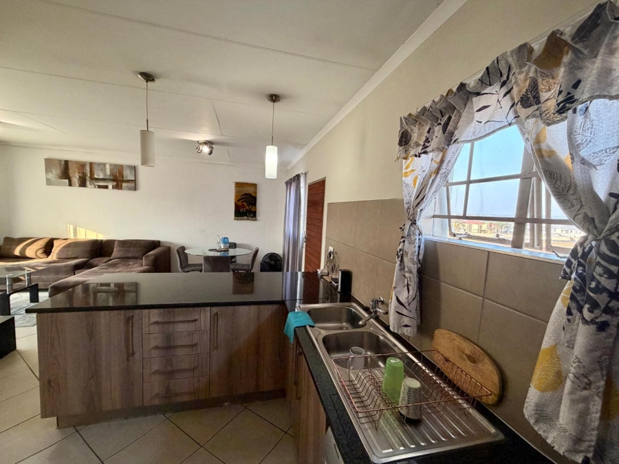 2 Bedroom Property for Sale in Monavoni Gauteng