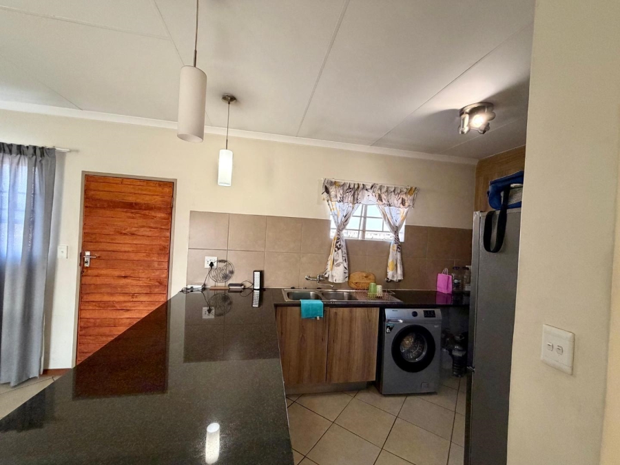 2 Bedroom Property for Sale in Monavoni Gauteng