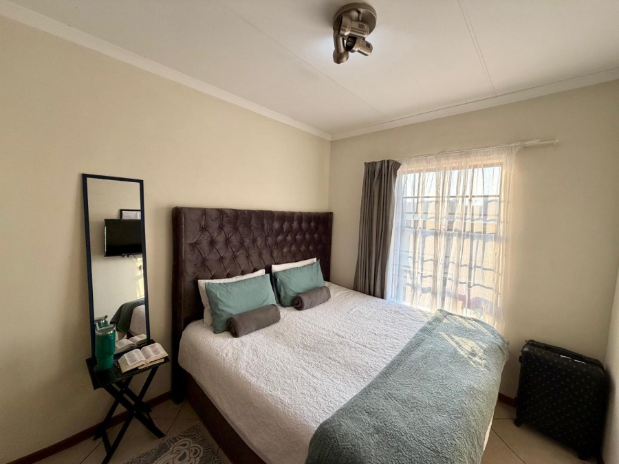 2 Bedroom Property for Sale in Monavoni Gauteng