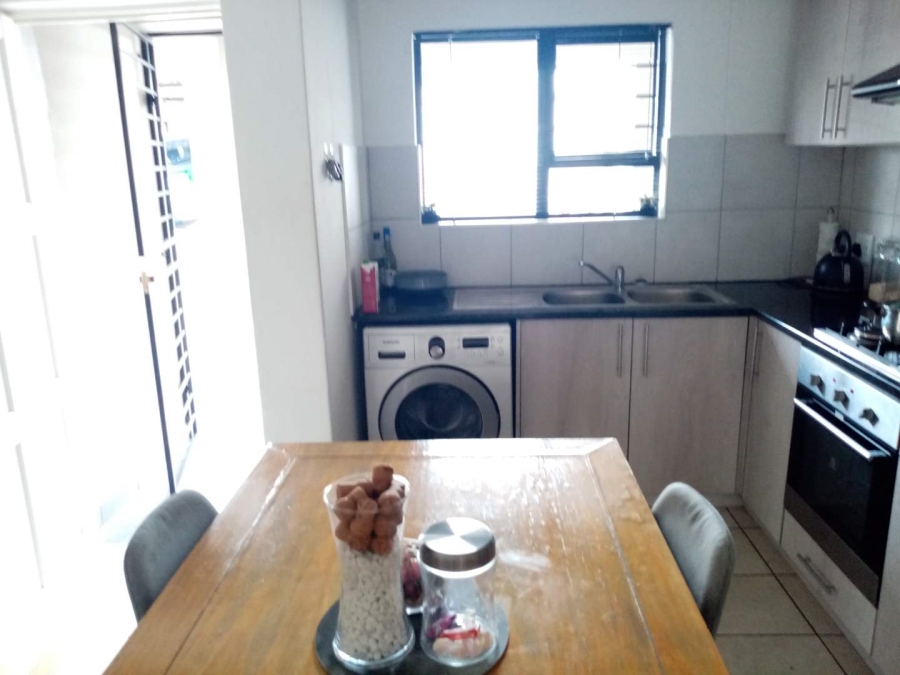 To Let 2 Bedroom Property for Rent in Ferndale Gauteng