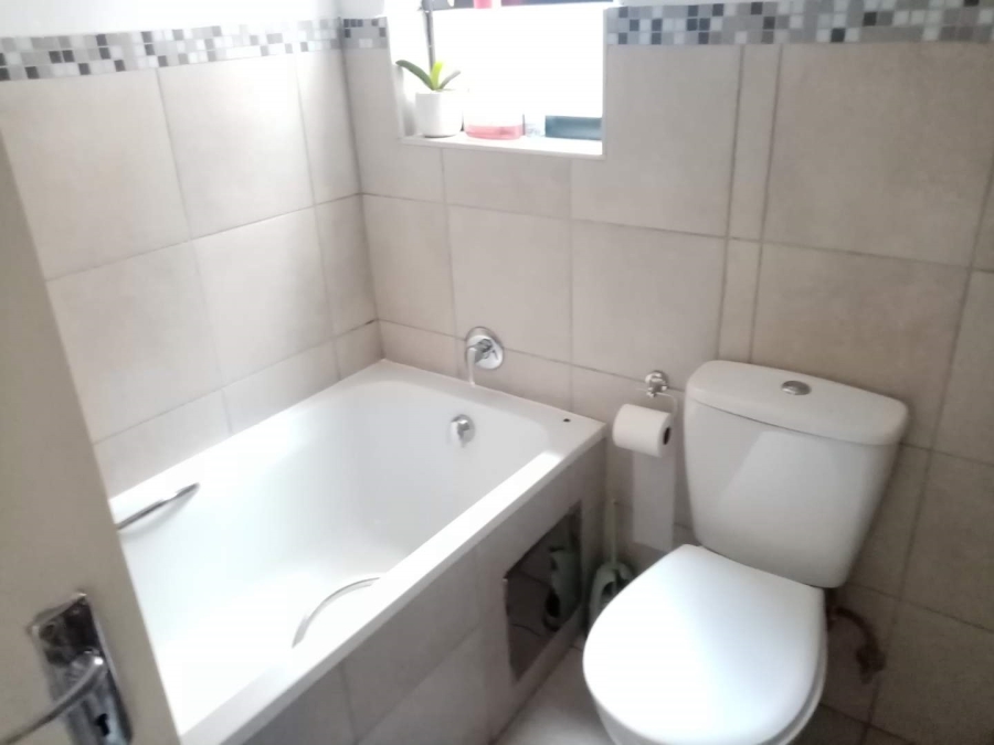 To Let 2 Bedroom Property for Rent in Ferndale Gauteng