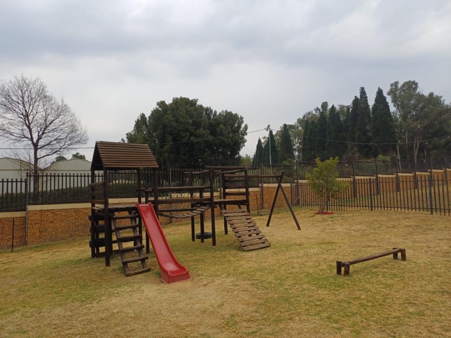 To Let 2 Bedroom Property for Rent in Wilgespruit A H Gauteng
