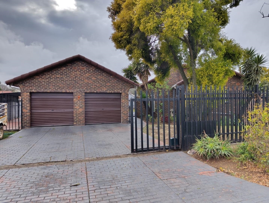 4 Bedroom Property for Sale in Allen Grove Gauteng