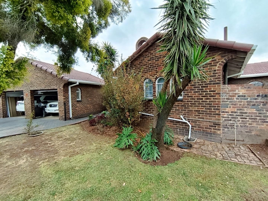4 Bedroom Property for Sale in Allen Grove Gauteng