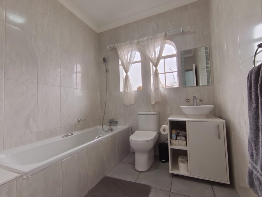4 Bedroom Property for Sale in Allen Grove Gauteng