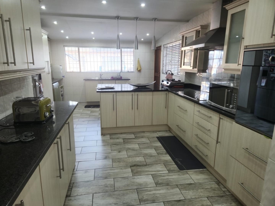 4 Bedroom Property for Sale in Van Riebeeck Park Gauteng