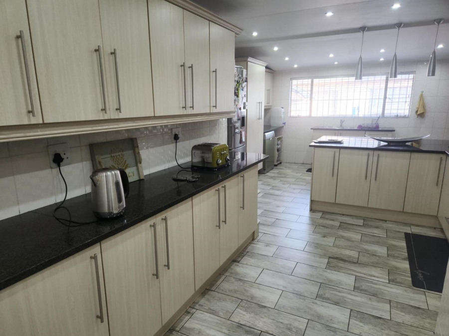 4 Bedroom Property for Sale in Van Riebeeck Park Gauteng