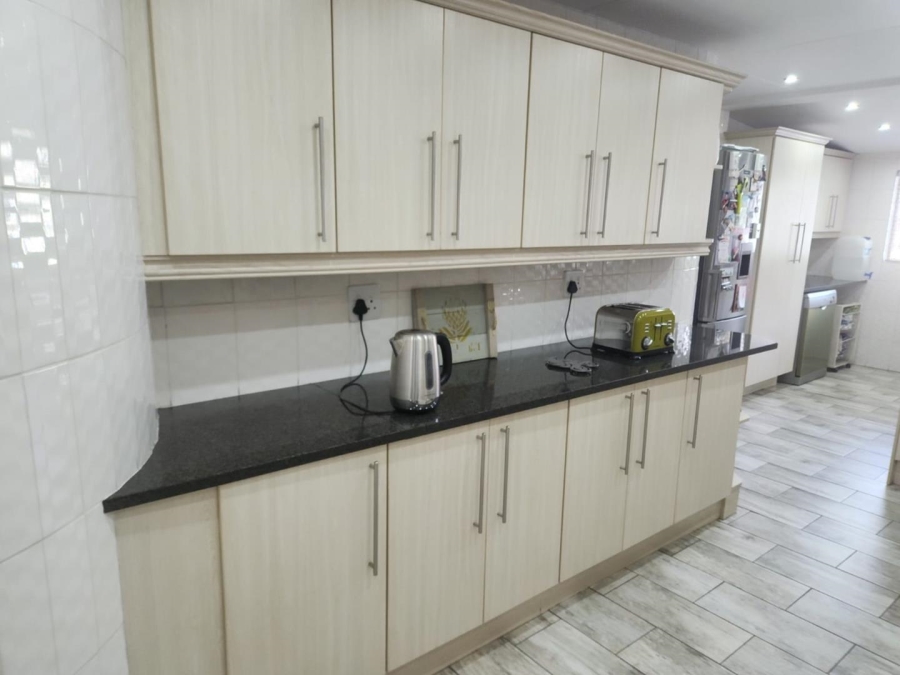 4 Bedroom Property for Sale in Van Riebeeck Park Gauteng