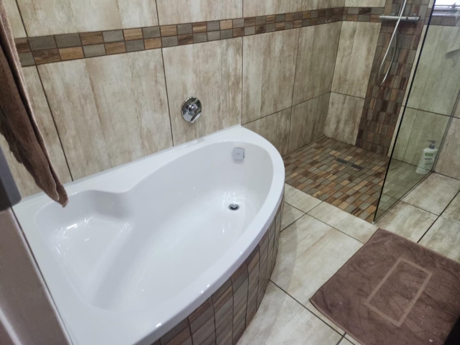4 Bedroom Property for Sale in Van Riebeeck Park Gauteng