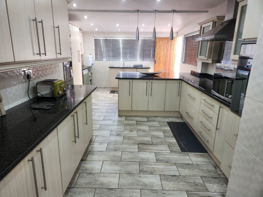 4 Bedroom Property for Sale in Van Riebeeck Park Gauteng