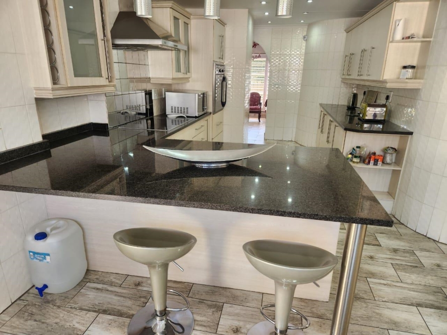 4 Bedroom Property for Sale in Van Riebeeck Park Gauteng