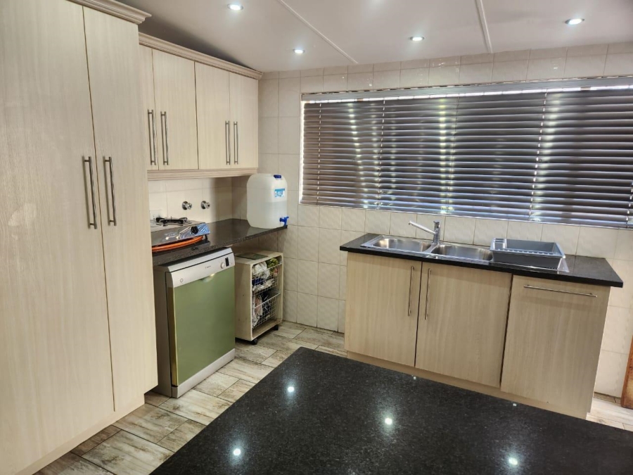 4 Bedroom Property for Sale in Van Riebeeck Park Gauteng