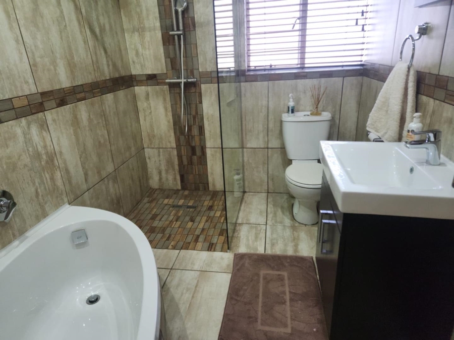4 Bedroom Property for Sale in Van Riebeeck Park Gauteng