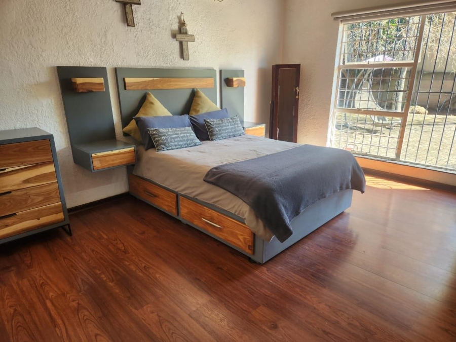 4 Bedroom Property for Sale in Van Riebeeck Park Gauteng