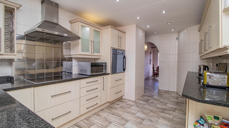 4 Bedroom Property for Sale in Van Riebeeck Park Gauteng