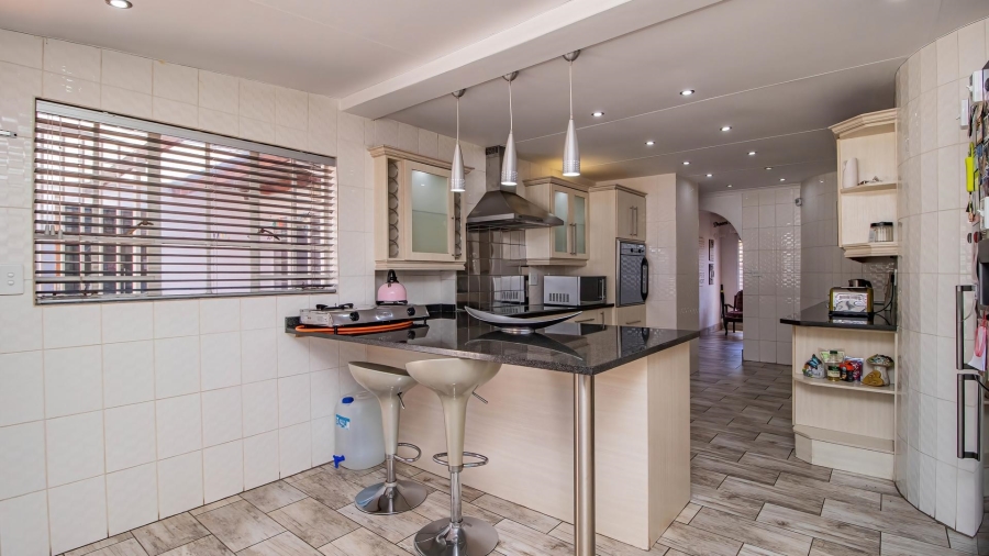 4 Bedroom Property for Sale in Van Riebeeck Park Gauteng