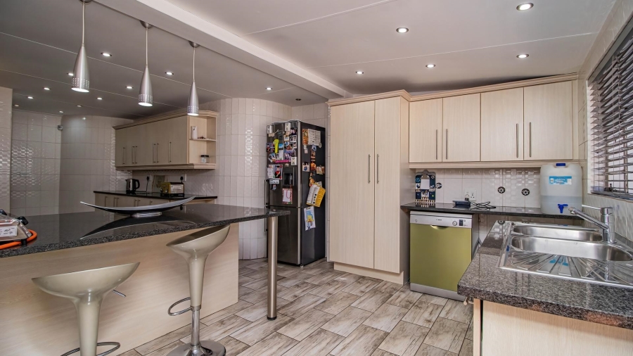 4 Bedroom Property for Sale in Van Riebeeck Park Gauteng