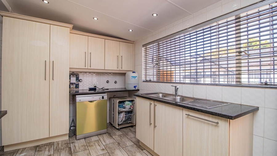 4 Bedroom Property for Sale in Van Riebeeck Park Gauteng