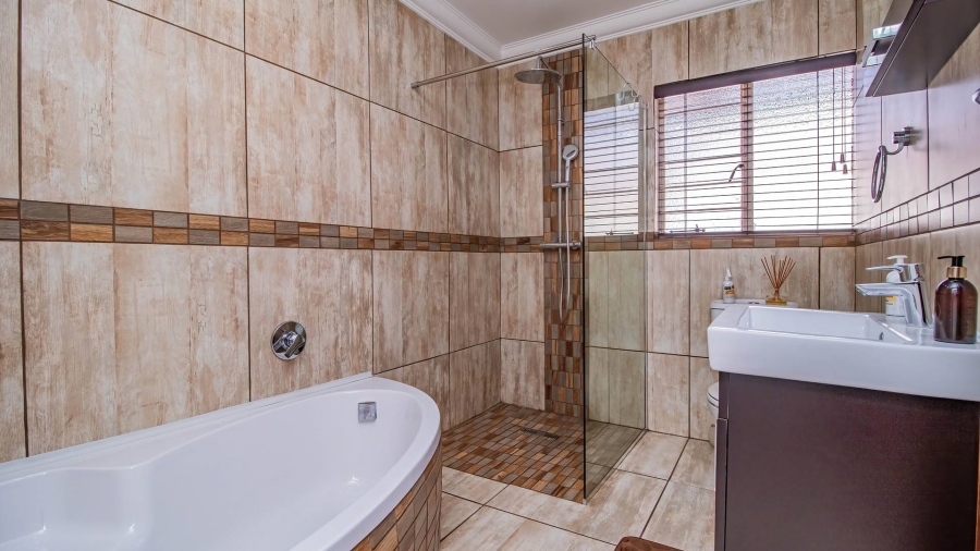 4 Bedroom Property for Sale in Van Riebeeck Park Gauteng