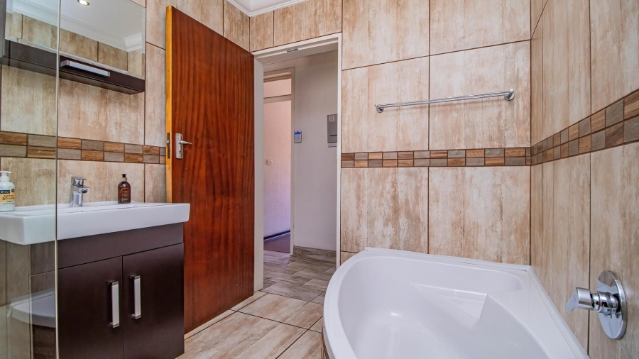 4 Bedroom Property for Sale in Van Riebeeck Park Gauteng