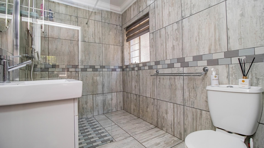 4 Bedroom Property for Sale in Van Riebeeck Park Gauteng