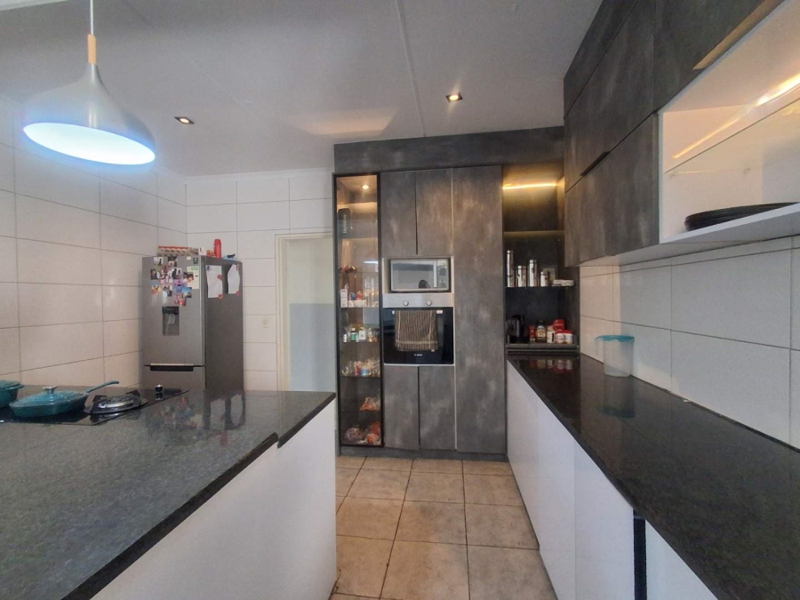 3 Bedroom Property for Sale in Florida Lake Gauteng