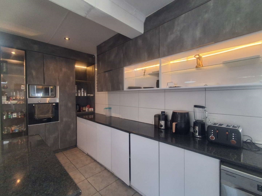 3 Bedroom Property for Sale in Florida Lake Gauteng