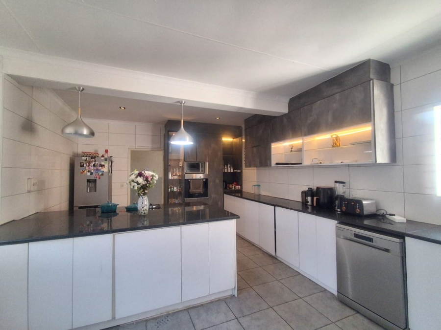 3 Bedroom Property for Sale in Florida Lake Gauteng