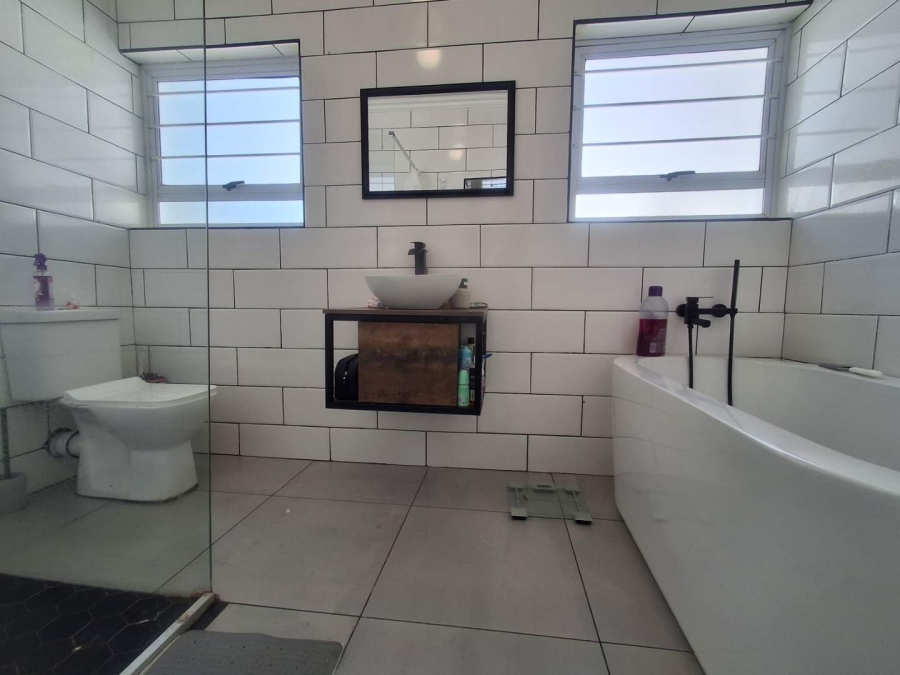 3 Bedroom Property for Sale in Florida Lake Gauteng