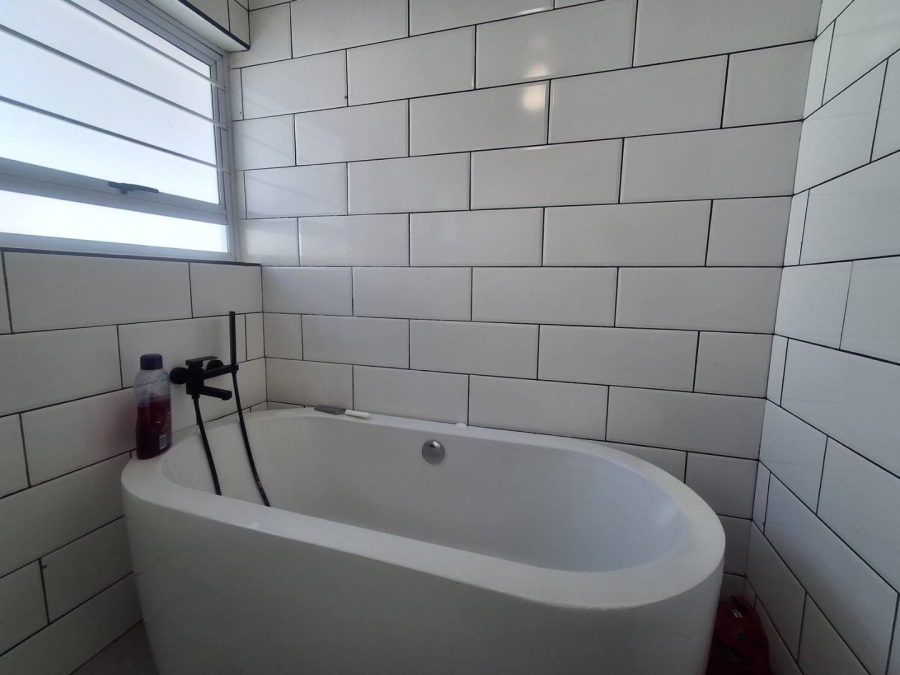 3 Bedroom Property for Sale in Florida Lake Gauteng