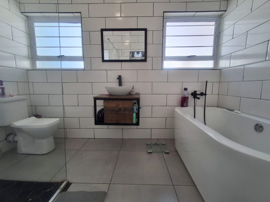 3 Bedroom Property for Sale in Florida Lake Gauteng