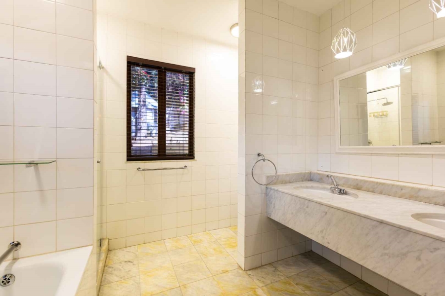 6 Bedroom Property for Sale in Waterkloof Ridge Gauteng