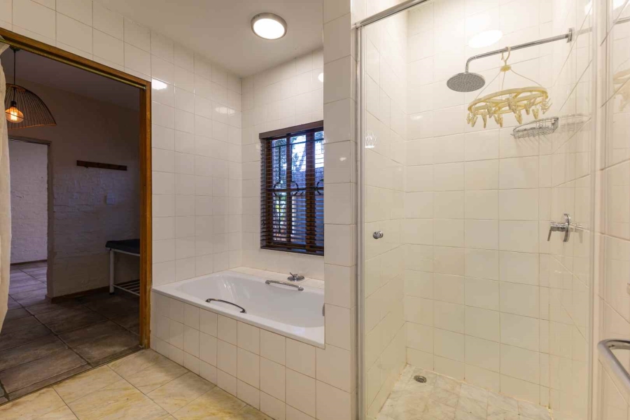 6 Bedroom Property for Sale in Waterkloof Ridge Gauteng