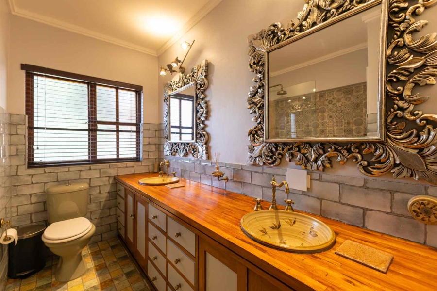 6 Bedroom Property for Sale in Waterkloof Ridge Gauteng