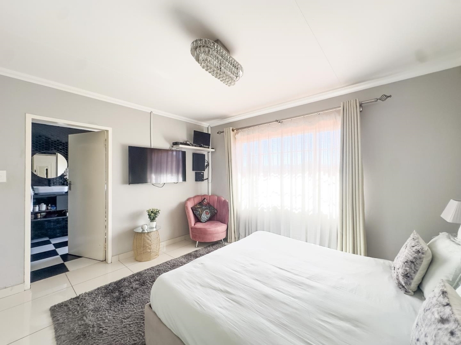 3 Bedroom Property for Sale in Equestria Gauteng