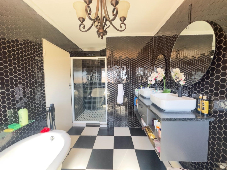 3 Bedroom Property for Sale in Equestria Gauteng